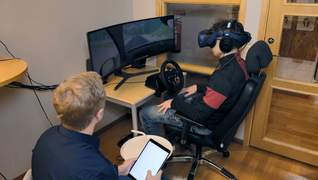 test participant sitting with vr glasses during a test session